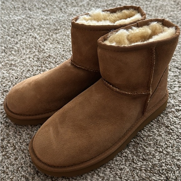 Uggs - Picture 1 of 2